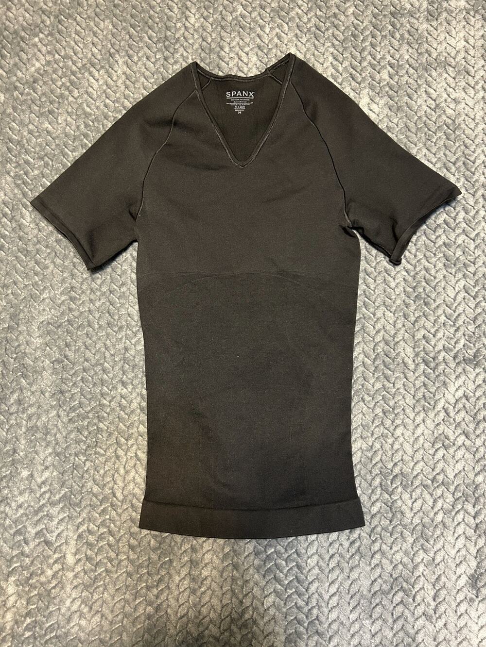 Spanx Zoned Performance Undershirt Mens Medium Black Seamless Slim Raglan Sleeve